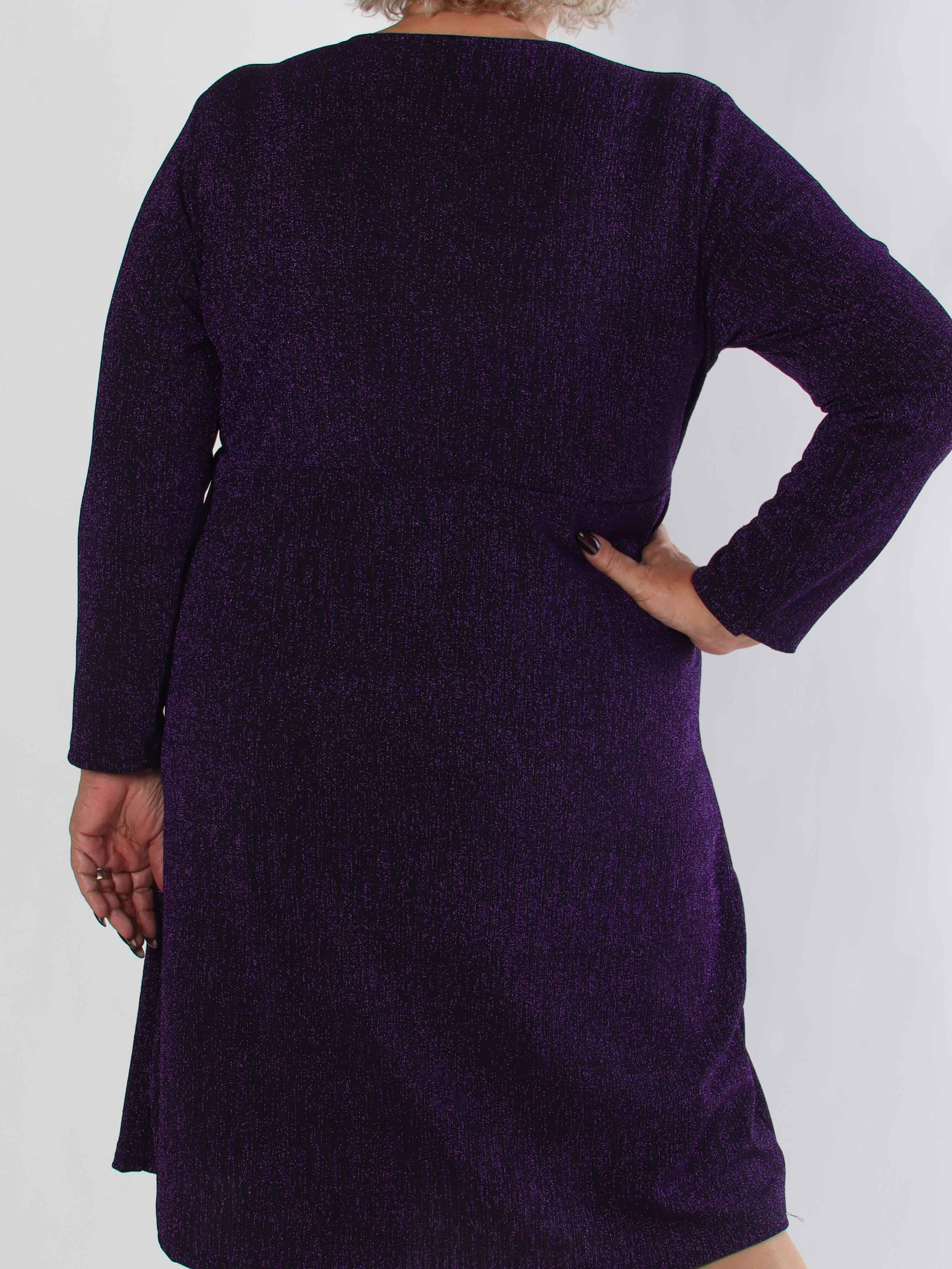 Lina - Söt plus size festklänning med glittertråd och korsdetalj vid bysten